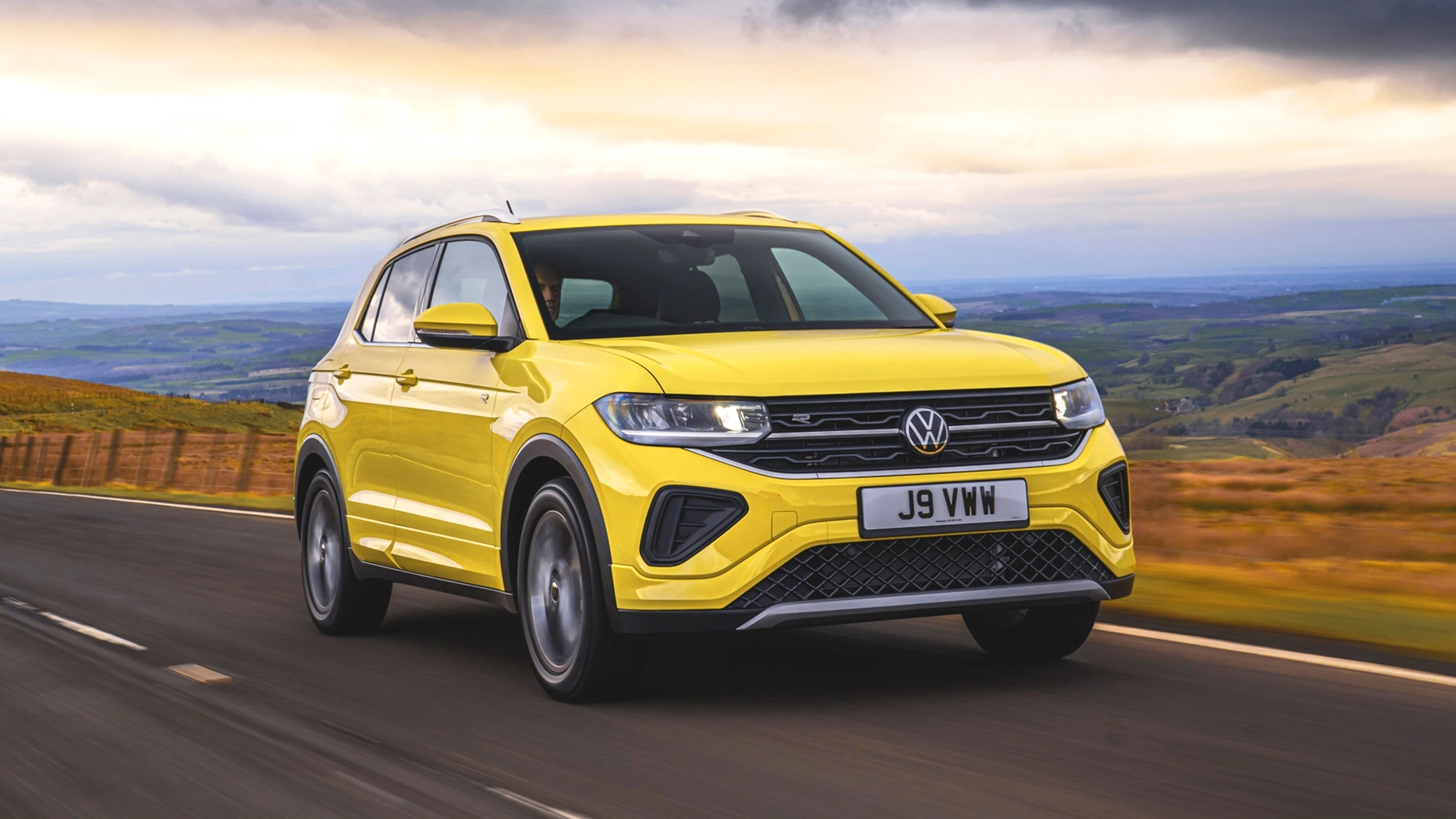 Volkswagen T-Cross yellow dynamic side VIP 2025